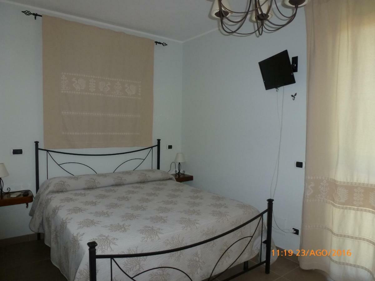 Emozioni D'Estate Bed & Breakfast Pula Exterior photo
