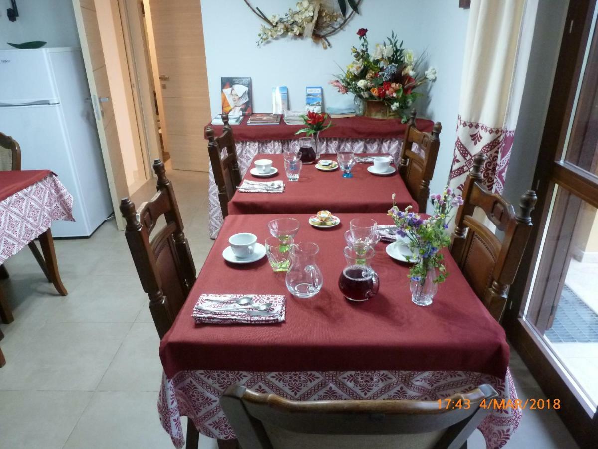 Emozioni D'Estate Bed & Breakfast Pula Exterior photo