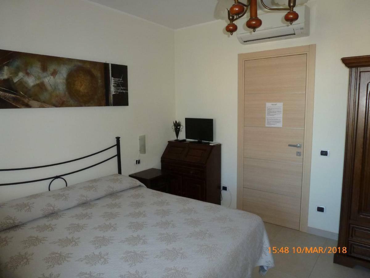 Emozioni D'Estate Bed & Breakfast Pula Exterior photo